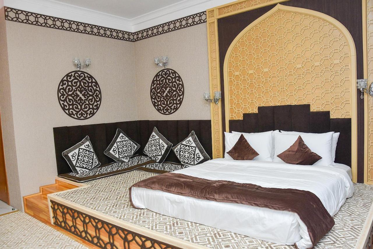 Hotel Ramada By Wyndham Turkistan Exterior foto