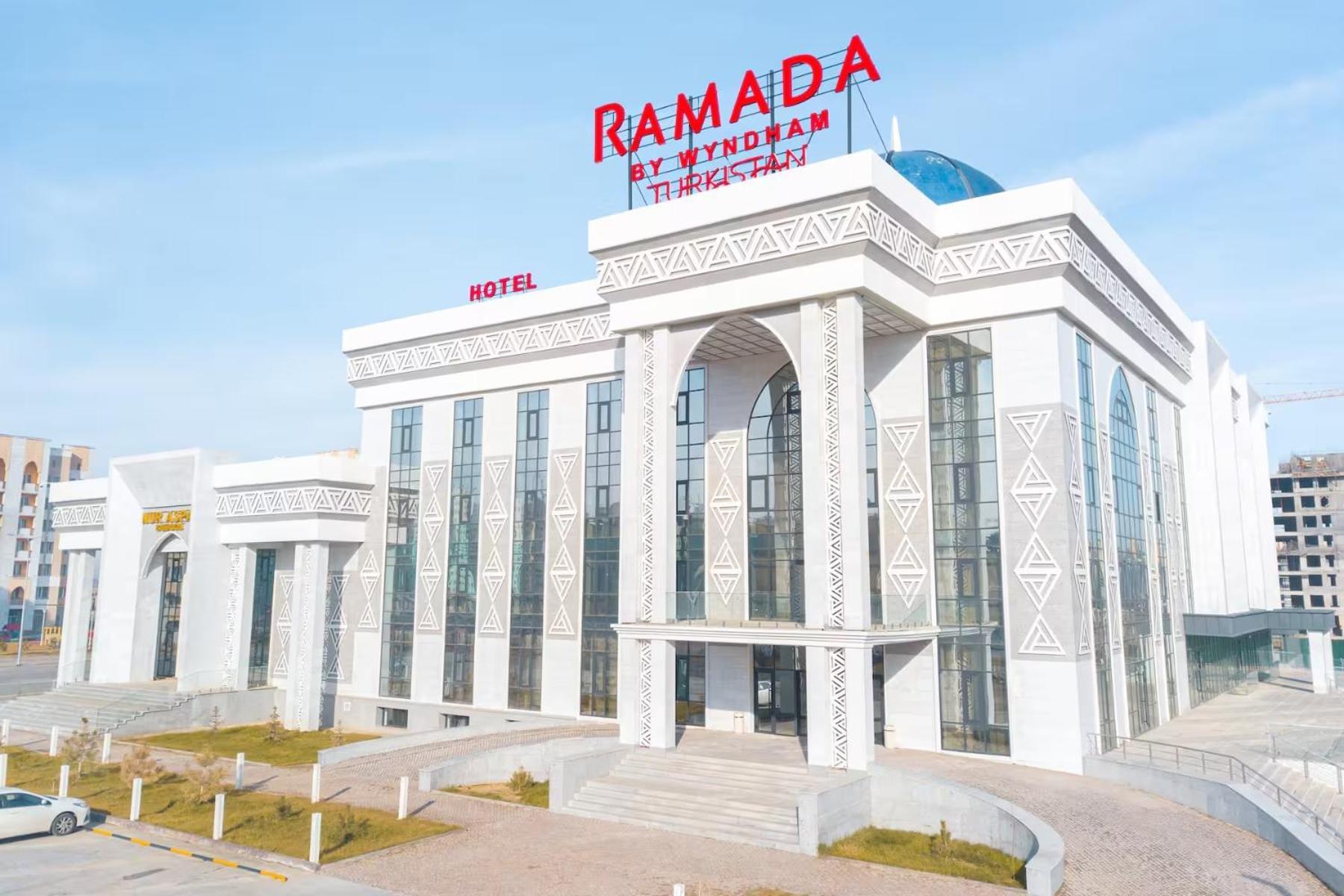 Hotel Ramada By Wyndham Turkistan Exterior foto